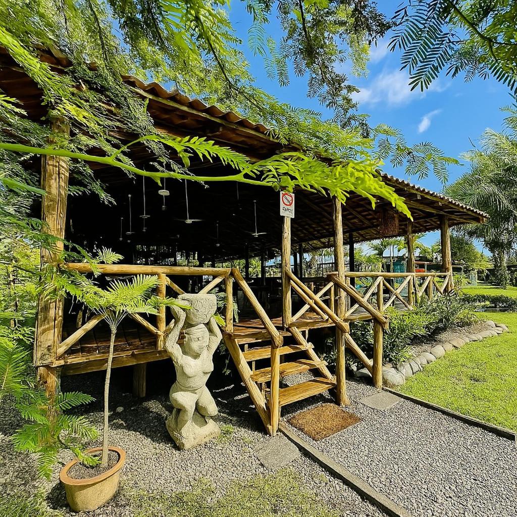 Hotel Cocomar Parrita Eksteriør billede